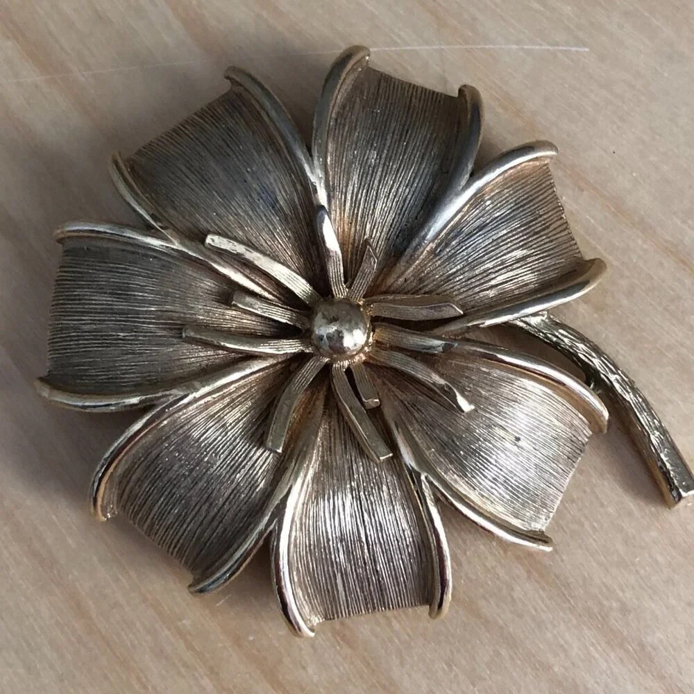 Vintage Flower Brooch MCM Brushed Gold Tone Textured 2